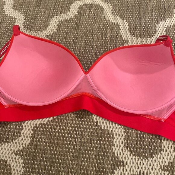 Victoria’s Secret wear everywhere wireless push-up size 34DD  - Picture 4 of 7
